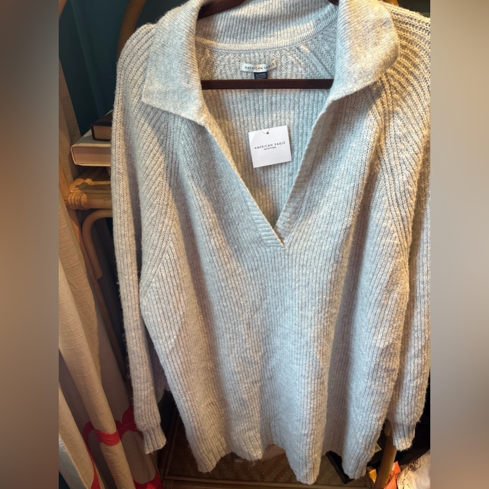 American‎ Eagle Outfitters Women's Light Gray V-Neck Sweater